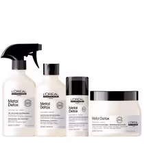 Linha de produtos de cuidados capilares da marca L'Oréal Professionnel, chamada Metal Detox. Os produtos incluem um pré-tratamento, um shampoo, um creme de alta proteção e uma máscara. Todas as embalagens exibem o nome "Metal Detox".