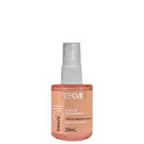 O frasco é de plástico transparente com tampa spray branca e escritos nas cores branca e preta. O conteúdo dentro do frasco tem uma cor alaranjada. A embalagem informa que o produto tem 30ml.