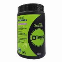 A imagem mostra o creme de pentear em embalagem preta opaca de plástico rígido em formato cilíndrico com tampa preta. Rótulo frontal verde com o nome "Cachos Nutridos - Creme para Pentear".