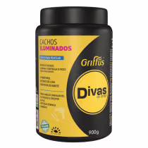 A imagem mostra o creme de pentear em embalagem preta opaca de plástico rígido em formato cilíndrico com tampa preta. Rótulo frontal amarelo com o nome "Cachos Iluminados - Creme para Pentear".