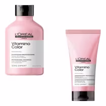 A imagem mostra dois produtos de cuidados capilares da linha Vitamino Color da L'Oréal Professionnel. Um é um shampoo em um frasco plástico rosa de 300ml e o outro é um condicionador em um tubo rosa de 200ml.