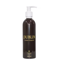 Creme corporal Dublin da marca Thera Cosméticos. Embalagem de plástico marrom translúcido com bomba dosadora branca. Rótulo dourado com o nome "Dublin Creme Corporal" e o logotipo da marca. Capacidade de 240ml indicada na parte inferior.