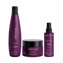 Shampoo defrizante em frasco plástico roxo de 300ml. Máscara defrizante em pote plástico preto de 250g. Leave-in selante defrizante em frasco plástico spray roxo de 120ml. Cores predominantes são roxo e preto.