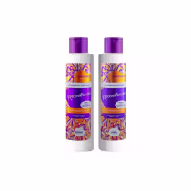 A imagem apresenta um shampoo sem sal e um condicionador. Os frascos têm 800ml cada e são brancos com detalhes em roxo intenso na tampa e no rótulo. O rótulo apresenta um padrão floral colorido com tons de laranja, roxo e azul.