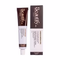 Produtos de coloração para sobrancelhas Beautify Pro. Embalagem composta por uma caixa retangular marrom e um tubo plástico marrom e branco. A caixa e o tubo apresentam o logotipo "Beautify" em letras claras.