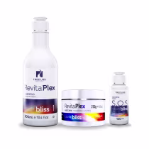O produto apresentado é uma linha de tratamento capilar da marca TreeLiss Profissional. Consiste em um shampoo RevitaPlex de 300ml, uma máscara capilar RevitaPlex de 250g, e um produto de tratamento S.O.S. Color Bliss de 120ml.