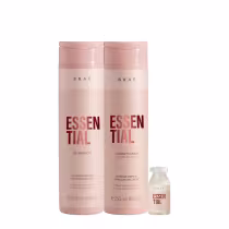 Shampoo e condicionador da linha Essential da marca Braé, em embalagens rosadas com detalhes em vermelho, contendo 250ml cada. Também é exibido uma ampola Power Dose.