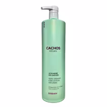 Ativador de cachos Essendy. Trata-se de um frasco plástico de cor verde clara com um rótulo branco e detalhes em vermelho. O rótulo indica que o produto é 100% vegano e contém ativos naturais, além de ser enriquecido com 7 óleos.