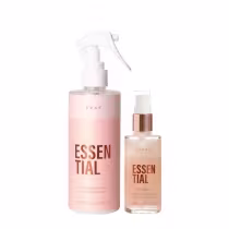Linha de cuidados capilares da marca Brae. Consiste em um frasco spray grande de plástico rosa com a inscrição "Essential" em letras brancas maiúsculas. Acompanha um frasco menor de vidro com um líquido bege claro e a mesma inscrição "Essential".