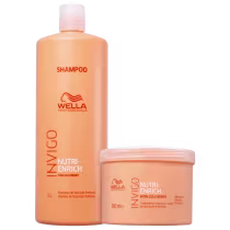Shampoo e máscara capilar da linha Nutri-Enrich da marca Wella Professionals. O shampoo vem em uma embalagem laranja de 1 litro, com o nome "Shampoo" e o logotipo da Wella em laranja. A máscara capilar vem em uma embalagem laranja de 500mL.