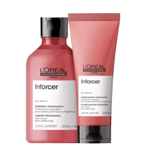 A imagem mostra um kit com 2 produtos da linha Inforcer de L'Oréal Professionnel, sendo um shampoo cilíndrico e um frasco tubular. Ambos na cor vermelha.