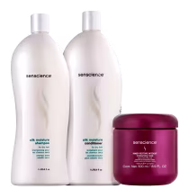 Shampoo e condicionador Senscience Silk Moisture, e um pote vermelho da máscara hidratante Inner Restore Intensif da Senscience. Todos os produtos apresentam o logotipo da marca Senscience.