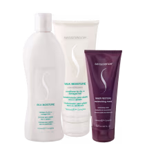Produtos Senscience: Condicionador Silk Moisture, Shampoo Silk Moisture e Máscara Inner Restore em embalagens brancas e vermelhas, com rótulos indicando os nomes e propriedades dos produtos.