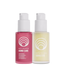 Dois frascos de produtos da marca Beyoung: séruns "Aging Care" e "Booster"