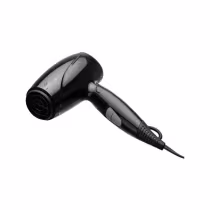 Secador de cabelo elétrico portátil preto da marca GA.MA Italy. O produto tem um design ergonômico com cabo alongado e alça integrada. O corpo principal é arredondado e brilhante na cor preta. Na lateral, há um botão de controle deslizante.