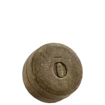 Shampoo em barra com a letra "O" gravada, em embalagem rústica e texturizada, em tons de marrom e bege, produto da linha Fitō.
