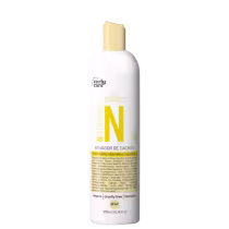 Ativador de cachos Curly Care N, embalagem plástica branca de 300ml. Rótulo com letras grandes amarelas "N" e texto em português descrevendo os ingredientes.