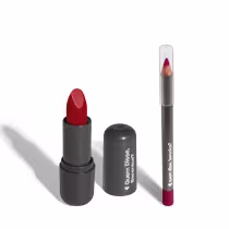 Batom bala com acabamento matte vermelho e lápis labial vermelho.