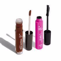 Produtos de maquiagem da marca Quem Disse, Berenice? incluindo um gloss labial marrom em frasco, uma máscara de cílios rosa em tubo e um rímel preto em embalagem preta.