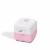 Hidratante labial Quem Disse, Berenice? Cuide-se Bem Deleite o Boticário em formato de cubo. Embalagem branca com detalhes em rosa claro.