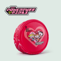 Bolsa redonda vermelha com estampa das Meninas Superpoderosas, com coração rosa e texto "Quem disse, Berenice?". O logotipo da marca "The Powerpuff Girls" é exibido no topo.