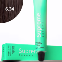 A imagem mostra a embalagem em tubo plástico verde claro com o nome da marca e produto impresso. Caixa retangular verde com detalhes do produto, incluindo a cor e o volume de 50g. No canto superior há uma pequena mecha com o tom da coloração.