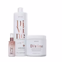 O conjunto de produtos Braé Divine inclui um frasco de shampoo, pote de máscara e sérum capilar ambos com design minimalista em tons claros e detalhes em dourado.