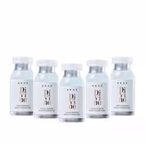 Cinco frascos de vidro transparente contendo o produto "Liquid Keratin Mask Power Dose" da marca Braé, com rótulos brancos e detalhes em cor de rosa.