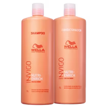 Dois frascos plásticos de 1 litro cada, na cor laranja, contendo shampoo e condicionador da linha Nutri-Enrich da marca Wella Professionals.