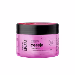O produto apresentado é um esfoliante corporal da marca Labotrat, com o nome "Cereja" impresso no rótulo. A embalagem é um pote preto com tampa, e a cor predominante é o rosa. 300g.