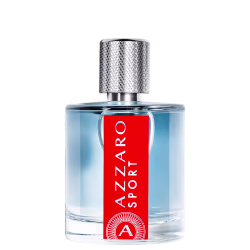 Frasco de perfume Azzaro Sport com tampa metálica texturizada, rótulo vermelho com logotipo da marca, em fundo azul claro. Embalagem elegante e minimalista.
