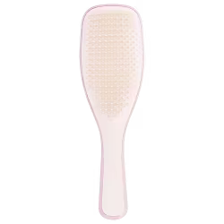 Escova de cabelo Tangle Teezer em formato alongado. Cabo plástico rosa claro. Superfície de escovação oval, texturizada com pequenos nódulos plásticos arredondados na cor bege claro. Design ergonômico para facilitar o penteado e desembaraçar os cabelos.