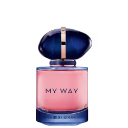 Um frasco de perfume da marca Giorgio Armani. A parte superior do é azul escuro brilhante, enquanto o frasco em si é transparente, permitindo ver o líquido rosa claro em seu interior. O nome "My Way", está impresso na parte frontal em letras escuras.