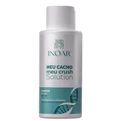 A imagem mostra o Shampoo Inoar Meu Cacho, Meu Crush Solution 500ml, embalagem branca com detalhes em verde. Apresenta descrição indicando que é um shampoo com vitamina B5 que deixa os cabelos macios e hidratados.