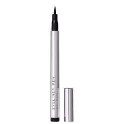A imagem mostra a caneta delineadora  Eyeliner Pen da marca Océane. O produto  está aberto com a tampa ao lado. É uma caneta de corpo cilíndrico e alongado, com a parte superior pontiaguda e preta. O corpo é prateado e possui o nome "Eyeliner Pen" preto.