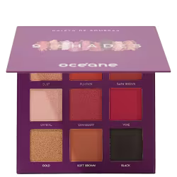 Paleta de sombras Océane. Embalagem retangular roxa. Contém 9 cores: bege claro (Crystal), vermelho (Cranberry), marrom escuro (Dark Brown), dourado (Gold), marrom claro (Soft Brown), preto (Black), bege rosado (Dust), laranja (Pumpkin) e vinho (Wine).
