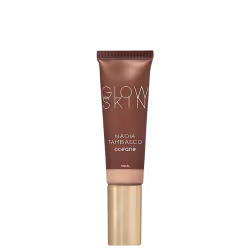 Tubo de maquiagem Glow Skin da marca Océane, com 30ml de volume, em embalagem marrom e dourada, com o nome da marca e da linha "Nadia Tambasco" impressos.