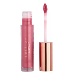 Produto de beleza Océane, um gloss labial com embalagem em formato de tubo transparente e tampa rosada. O produto apresenta uma coloração rosa suave e brilhante.