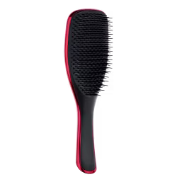 Escova de cabelo Tangle Teezer de cor vermelha e preta, com cerdas longas e ríspidas, projetada para desembaraçar e pentear cabelos.