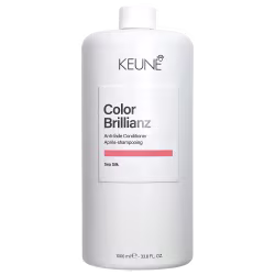 Frasco branco da linha Color Brillianz da Keune, um condicionador anti-fade para cabelos coloridos. O rótulo apresenta o nome da marca e do produto, além da informação "Sea Silk" sobre a fórmula.
