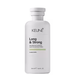 Frasco branco da linha Long & Strong da Keune, um condicionador fortalecedor com Centella Asiática. Embalagem cilíndrica com três anéis brancos na parte superior e rótulo preto com o nome da marca e do produto.