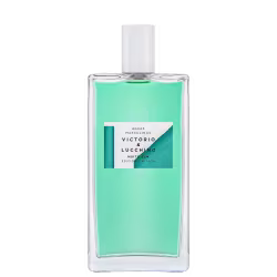 Frasco de perfume masculino da marca Victorio & Lucchino, com embalagem de vidro transparente e líquido de cor verde-água. O rótulo exibe o nome da fragrância "Victorio & Lucchino" em letras brancas.
