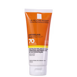 O produto vem em um tubo plástico laranja com detalhes em branco. O rótulo indica que é um protetor solar com FPS 70, oferecendo alta proteção contra raios UVB e UVA. Contém um complexo antioxidante e promete 8 horas de hidratação. .