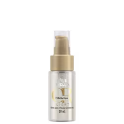 Frasco de 30 ml do produto Wella Professionals Oil Reflections Light, um óleo para reflexos luminosos, com embalagem em tons de bege e branco.