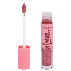 Gloss labial In Love da marca Vizzela, da cor Amor.