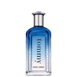 Perfume da marca Tommy Hilfiger, com o nome "Vibrant Summer" impresso em letras azuis. O frasco tem um design elegante e moderno. A cor predominante é o azul, que gradualmente se torna mais claro em direção à base do frasco, criando um efeito degradê.
