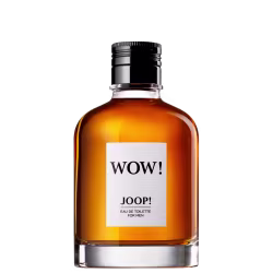 A imagem mostra um perfume masculino em frasco de vidro transparente contendo líquido âmbar. O frasco tem tampa preta texturizada. O frasco apresenta formato retangular com cantos arredondados.