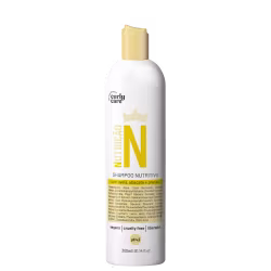 Shampoo nutritivo em frasco plástico branco de 300ml. Rótulo com texto "Nutricao N" em letras amarelas e coroa estilizada acima. Descrição dos ingredientes como avelã, abacate e pracaxi. Indica ser vegano, livre de crueldade e liberado. Detalha pH 4,5.