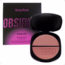 Duo blush de Ruby Rose. Embalagem compacta preta com o nome do produto e da marca em letras rosa. O blush duo apresenta duas versões de blush em um formato redondo, sendo uma cor bege.