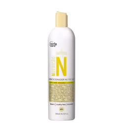 Condicionador nutritivo Curly Care N em embalagem plástica branca de 300ml. A embalagem tem detalhes em amarelo e uma coroa estilizada. O rótulo indica que é um condicionador vegano, livre de crueldade e com pH 4.